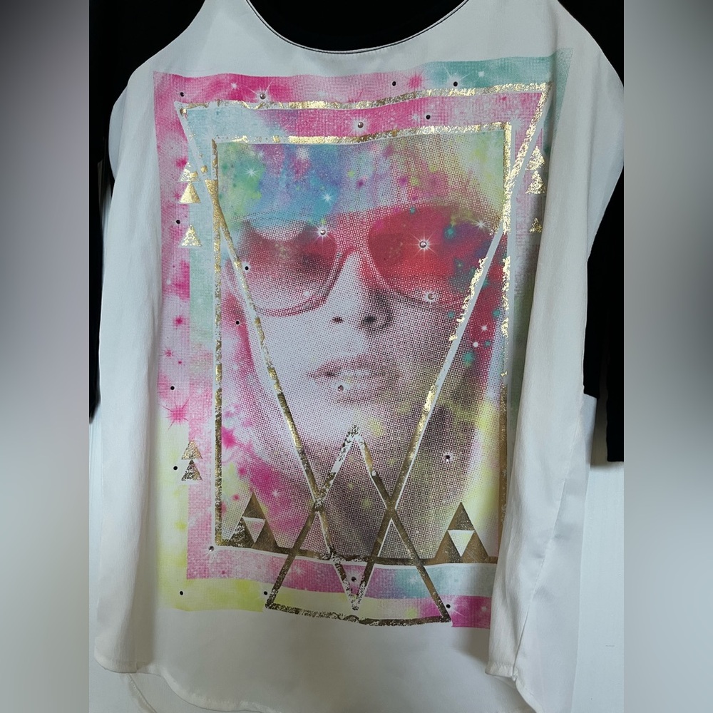 Rock & Republic women Long Sleeve Tee - Black & White with Graphic. - Picture 2 of 4